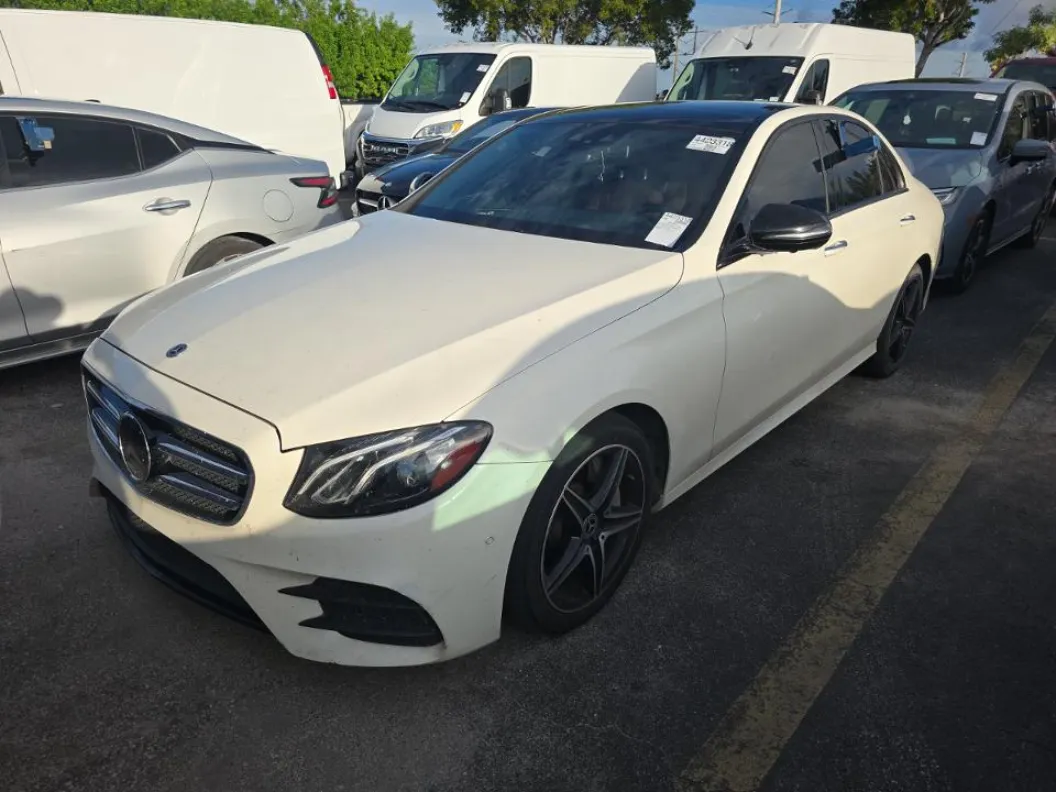 مرسيدس E300 ٣ فصوص 2018 RWD